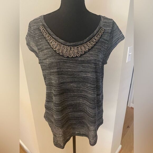 Studio Y Large Lightweight Gray T Shirt Jeweled Neck NWOT - Picture 1 of 16